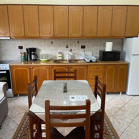 Artur'S Apartment จีโรคาสเตอร์ ภายนอก รูปภาพ