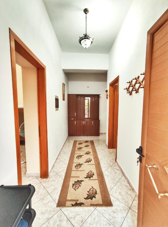 Artur'S Apartment จีโรคาสเตอร์ ภายนอก รูปภาพ